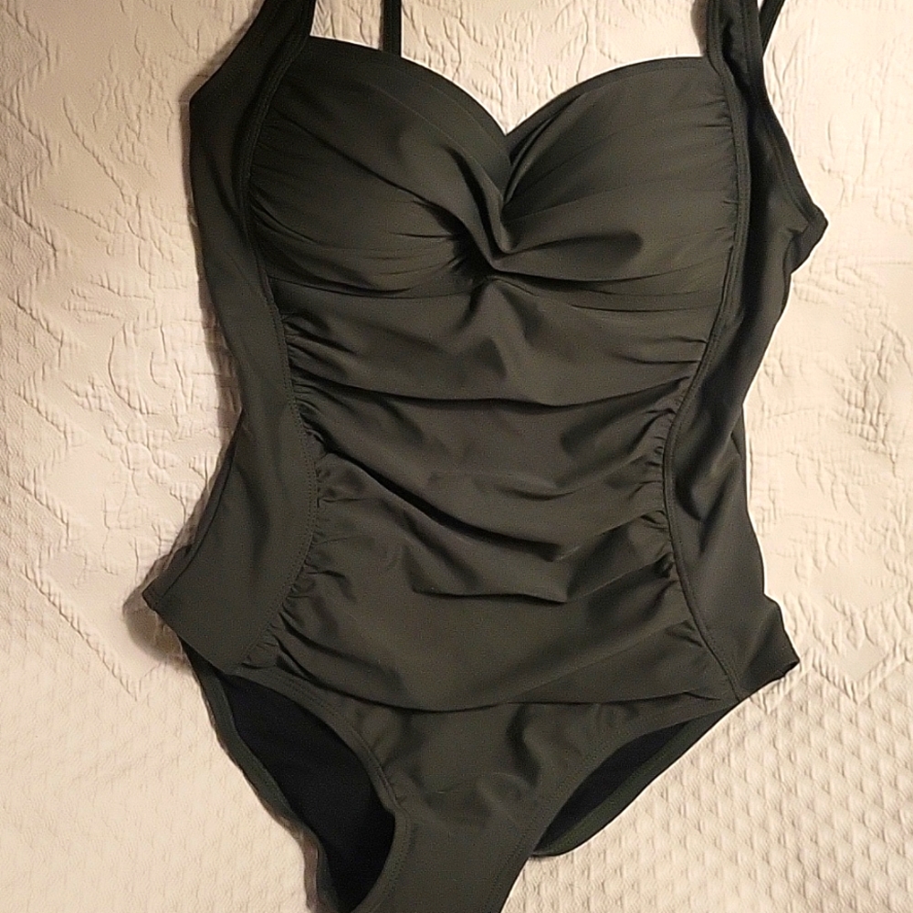 Swimsuit one piece size 6 tummy control green new
